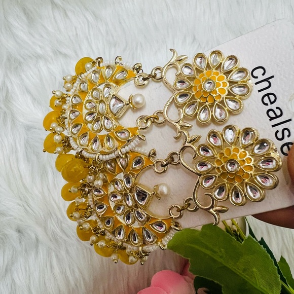 Jewelry - Yellow earrings